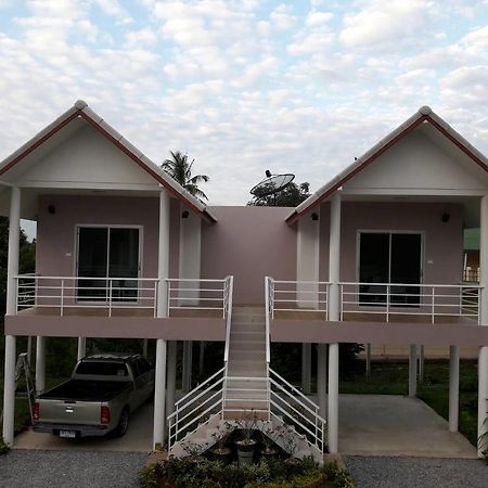 Hotel Baan Suan Geb Tawan Lop Buri Exterior foto