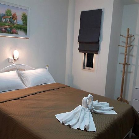 Hotel Baan Suan Geb Tawan Lop Buri Exterior foto
