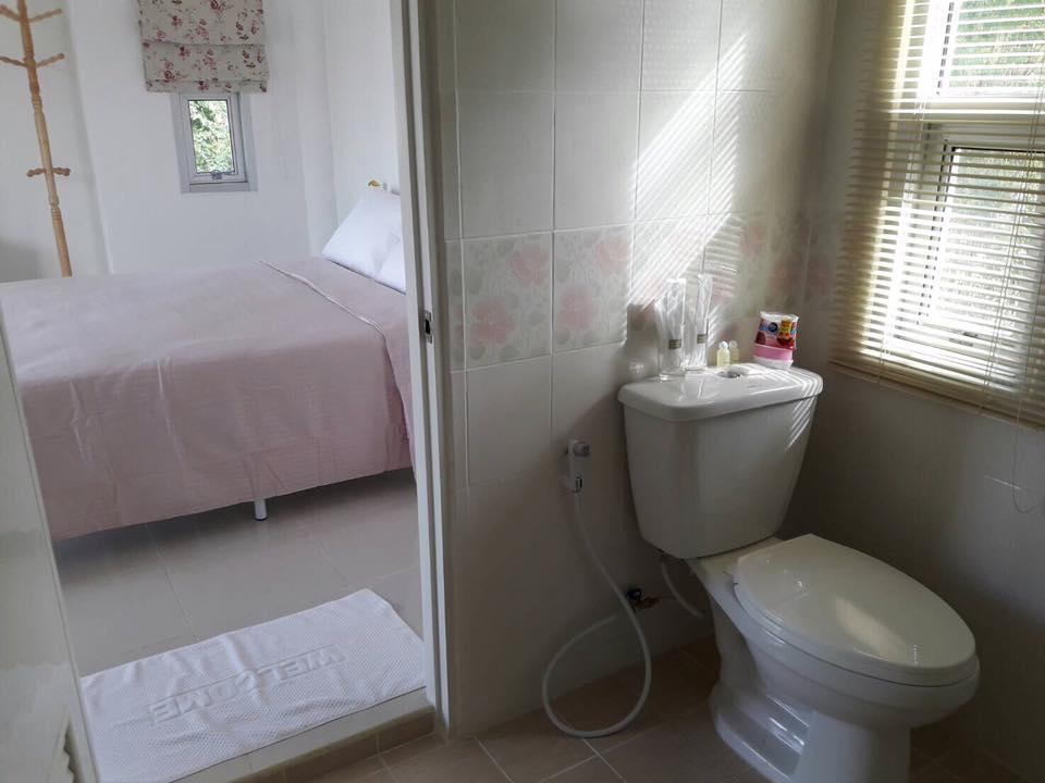 Hotel Baan Suan Geb Tawan Lop Buri Exterior foto