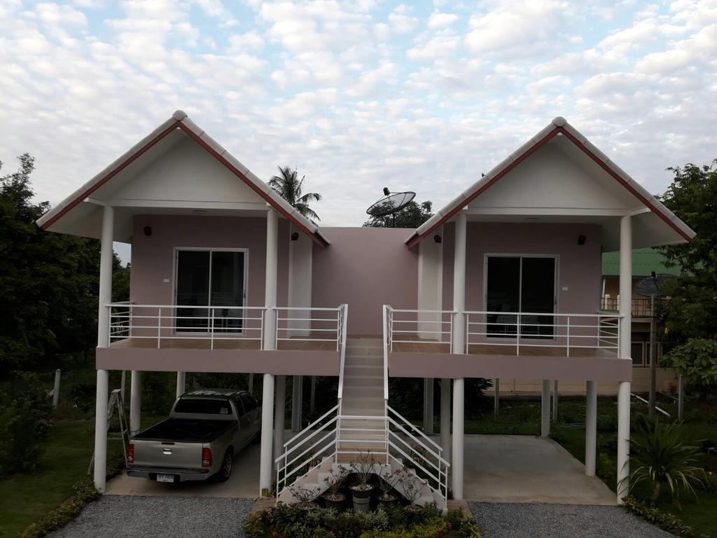 Hotel Baan Suan Geb Tawan Lop Buri Exterior foto