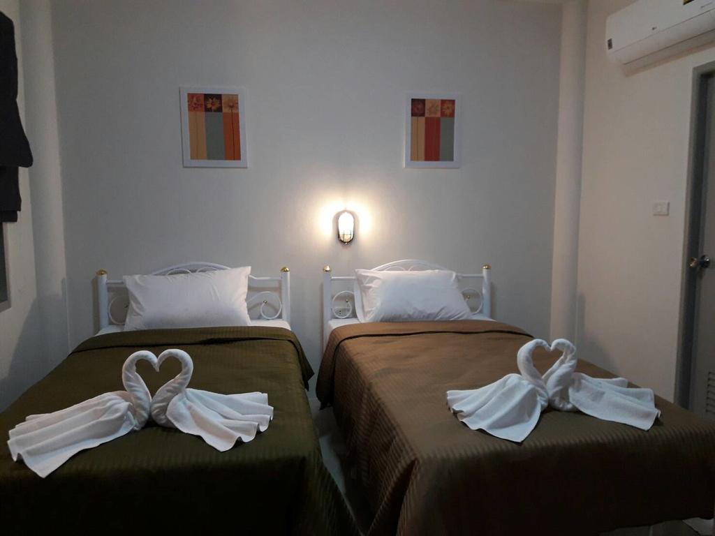 Hotel Baan Suan Geb Tawan Lop Buri Exterior foto