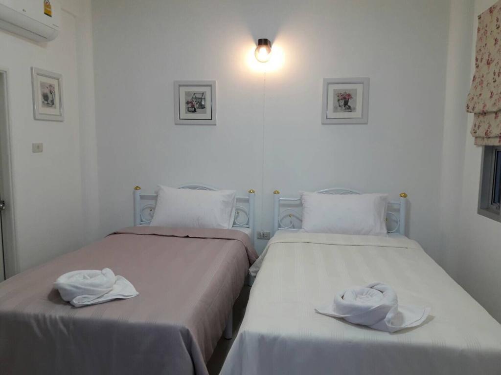 Hotel Baan Suan Geb Tawan Lop Buri Exterior foto