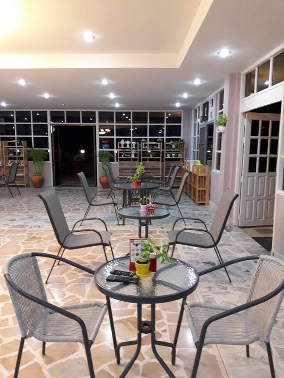 Hotel Baan Suan Geb Tawan Lop Buri Exterior foto