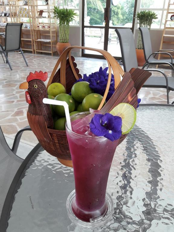 Hotel Baan Suan Geb Tawan Lop Buri Exterior foto